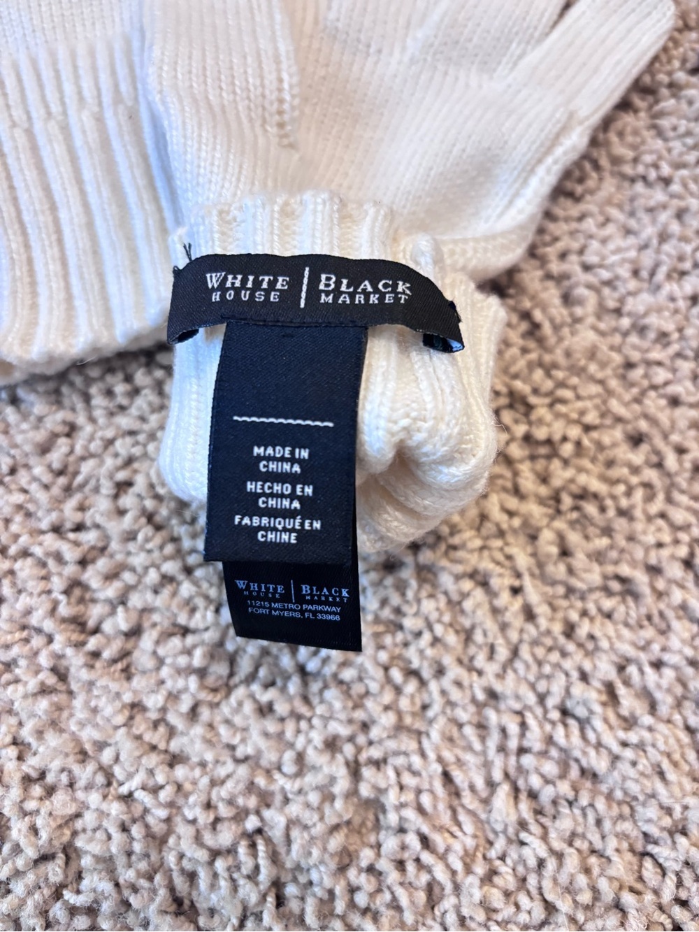 White House/Black Market Touchscreen Compatible Tech Gloves - Picture 4 of 5